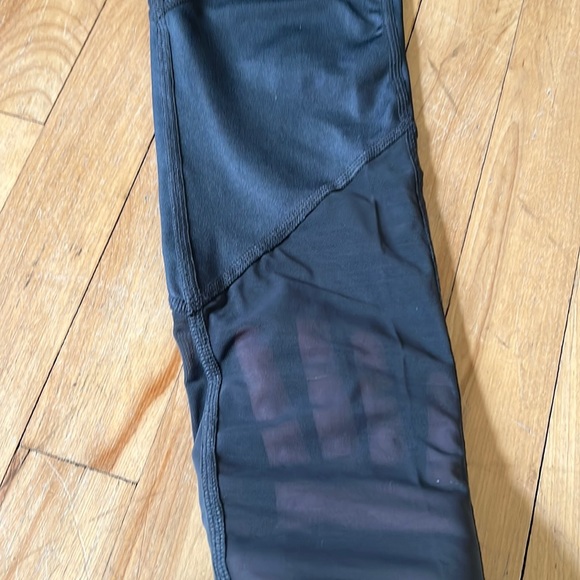ALO Yoga Leggings, Charcoal Grey, Size XS. - Picture 4 of 4